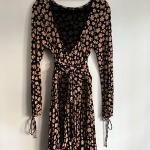 Free people flower wrap dress. Worn once. Size M